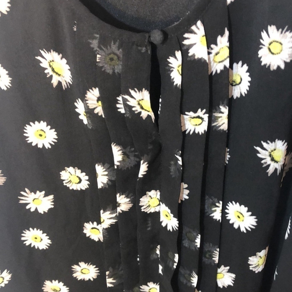 Reitmans Black Sunflower Blouse Medium - Picture 4 of 7